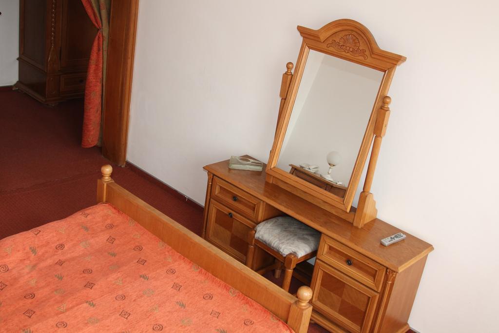 Hotel Zimbru Câmpulung Moldovenesc Habitación foto